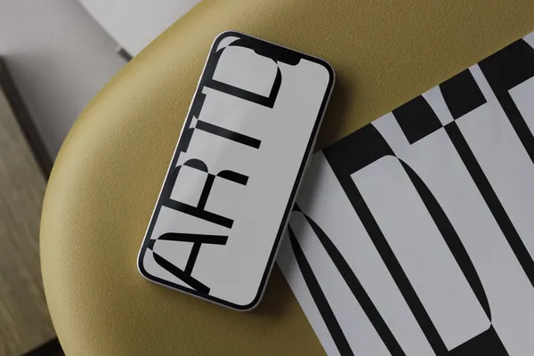 高端定制级实拍无CG苹果手机APP设计UI贴图展示样机模板素材 ARTD C04 DEVICE 034