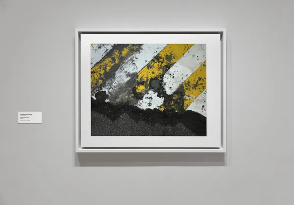 高端艺术展画框作者铭牌指示牌导视系统设计贴图展示样机模板 Signage Mockup