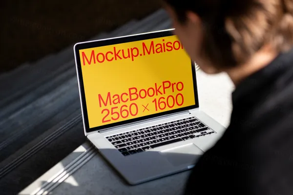 高质量苹果笔记本网页设计贴图展示样机模板 MacBook Pro 13 LT-C-03