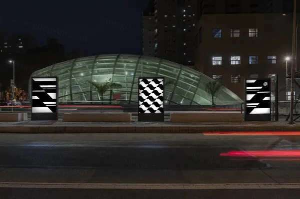 高质量城市街道夜晚摄影路边灯箱广告牌海报设计提案展示样机模板 BRA-SP015