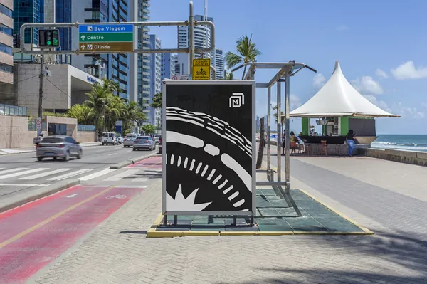 高质量海滨城市街道实拍路边站台灯箱广告牌海报设计提案展示样机模板 BRA-PE008