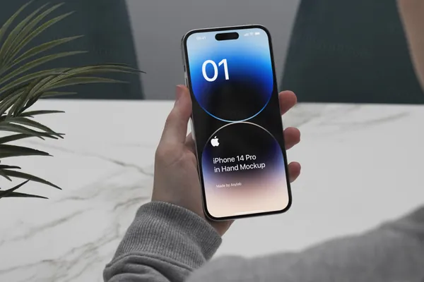 极简主义手持苹果手机APP设计提案UI贴图展示样机模板 iPhone 14 Pro In Hand Mockup-5