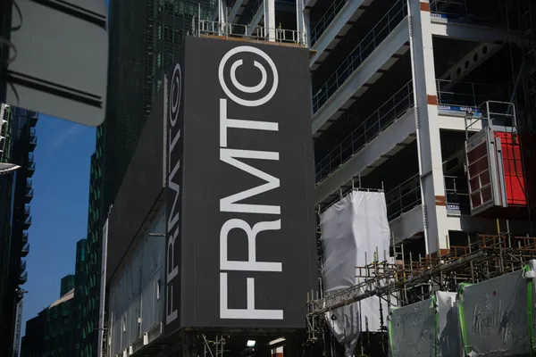 户外都市街头路边道旗旗帜广告设计提案贴图展示样机模板素材 Billboard Mockup