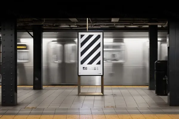 户外都市地下地铁站灯箱广告牌海报设计提案贴图展示样机模板 Urban Banner Mockup