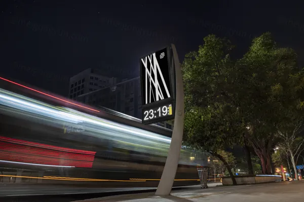 高质量城市街道夜晚延时摄影路边灯箱广告牌海报设计提案展示样机模板 BRA-SP013