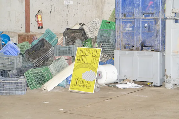 末日废土风废弃杂乱垃圾场景海报传单招贴设计贴图展示样机模板 Poster Mockup-25