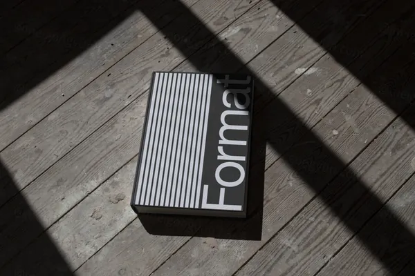 高端摄影实拍杂志画册书籍排版设计提案贴图展示样机模板素材 Book Closeup Mockup-2