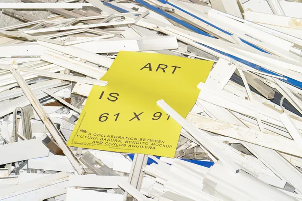 末日废土风废弃杂乱垃圾场景海报传单招贴设计贴图展示样机模板 Poster Mockup-10