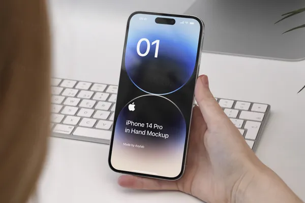 极简主义手持苹果手机APP设计提案UI贴图展示样机模板 iPhone 14 Pro In Hand Mockup-17