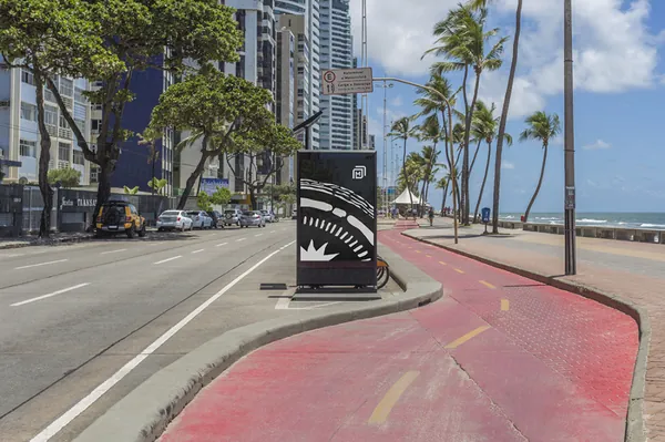 高质量海滨城市街道实拍路边站台灯箱广告牌海报设计提案展示样机模板 BRA-PE007