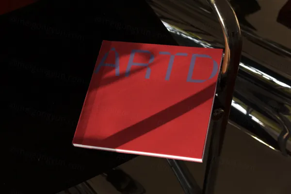 高清摄影实拍无CG书籍封面设计贴图展示样机模板素材 ARTD C02 BOOK 006