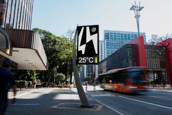 高质量城市街道摄影灯箱指示牌广告牌海报设计提案展示样机模板 BRA-SP001