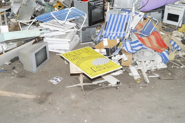 末日废土风废弃杂乱垃圾场景海报传单招贴设计贴图展示样机模板 Poster Mockup-22