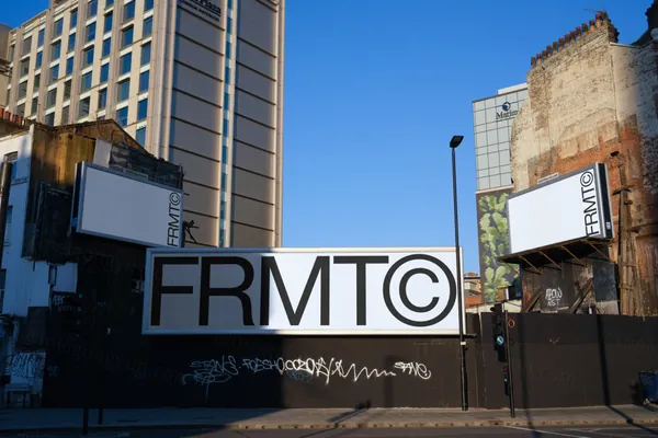 户外都市街头路边广告牌设计提案贴图展示样机模板素材 Billboard Mockup-5