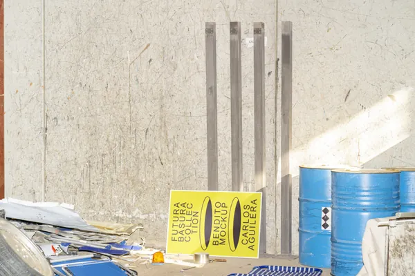 末日废土风废弃杂乱垃圾场景海报传单招贴设计贴图展示样机模板 Poster Mockup-8