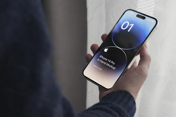 极简主义手持苹果手机APP设计提案UI贴图展示样机模板 iPhone 14 Pro In Hand Mockup-8