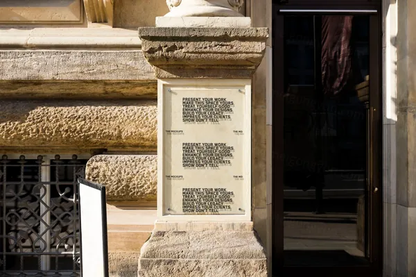 高质量城市都市街道店铺招牌广告牌设计贴图展示样机模板 TM-SIGN-006