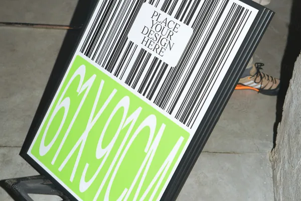 高质量户外宣传单广告海报设计提案贴图展示样机模板素材 Poster Mockup 02