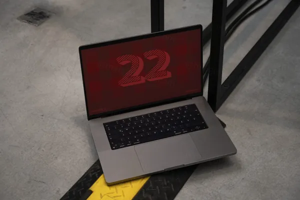 高级阴影苹果笔记本网页设计贴图Web提案展示样机模板 A22-22