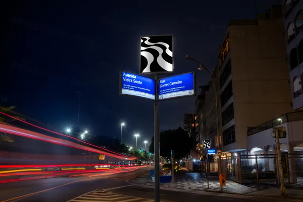 高质量城市街道延时摄影路边指示牌灯箱广告牌海报设计提案展示样机模板 BRA-RJ009