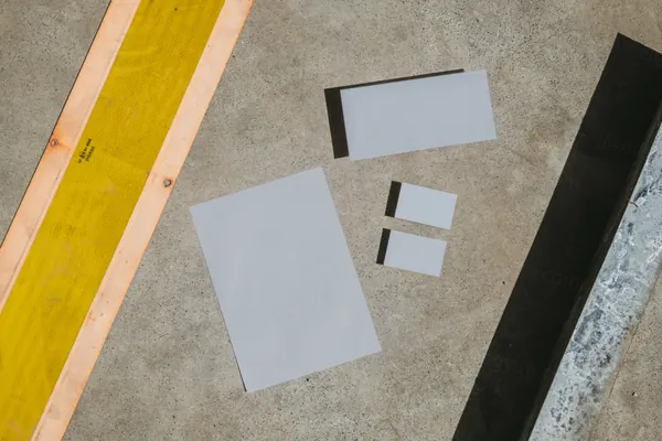 高端户外实拍信封商务名片品牌设计提案贴图展示样机模板 Stationery Pack 02