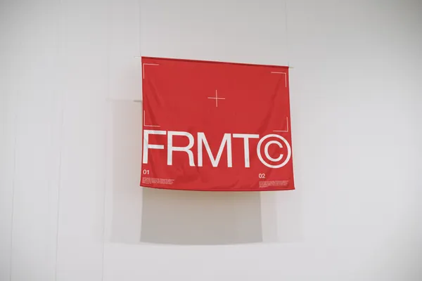 极简主义旗帜广告设计提案贴图展示样机模板素材 Signage Mockup