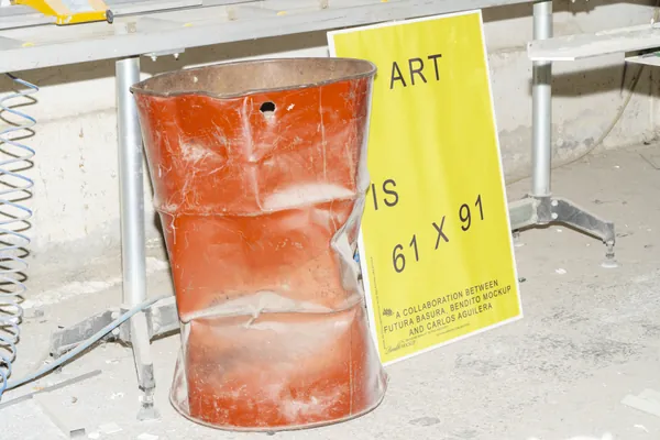 末日废土风废弃杂乱垃圾场景海报传单招贴设计贴图展示样机模板 Poster Mockup-1